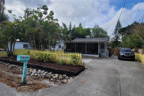 Villa ou maison à vendre à Sarasota, Floride: 2 chambres, 94.39 m2 № 2130914 - photo 3