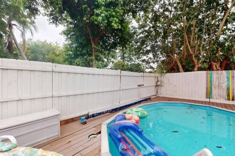 Villa ou maison à vendre à Sarasota, Floride: 2 chambres, 94.39 m2 № 2130914 - photo 7