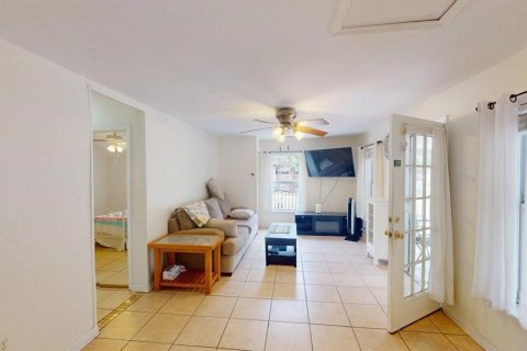 Villa ou maison à vendre à Sarasota, Floride: 2 chambres, 94.39 m2 № 2130914 - photo 12