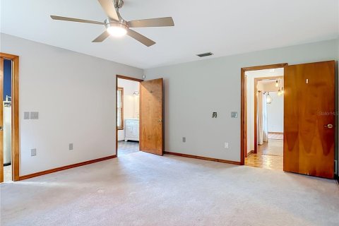 House in DeLand, Florida 4 bedrooms, 247.31 sq.m. № 2347745 - photo 16