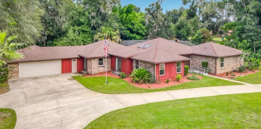 House in DeLand, Florida 4 bedrooms, 247.31 sq.m. № 2347745