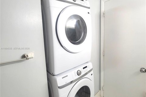 Condominio en alquiler en Coral Springs, Florida, 2 dormitorios, 99.41 m2 № 2056383 - foto 18