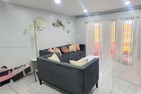 Condominio en alquiler en Coral Springs, Florida, 2 dormitorios, 99.41 m2 № 2056383 - foto 19