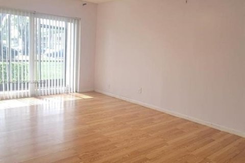 Condominio en alquiler en Coral Springs, Florida, 2 dormitorios, 99.41 m2 № 2056383 - foto 15