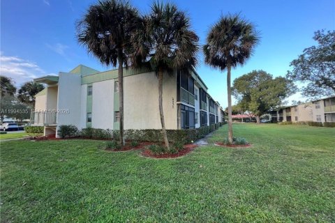 Condominio en alquiler en Coral Springs, Florida, 2 dormitorios, 99.41 m2 № 2056383 - foto 11