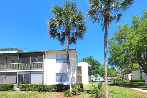 Condominio en Coral Springs, Florida, 2 dormitorios № 2056383