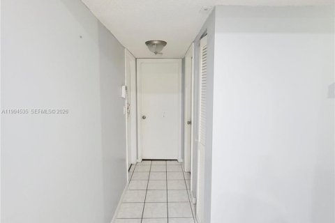 Condominio en alquiler en Coral Springs, Florida, 2 dormitorios, 99.41 m2 № 2056383 - foto 17