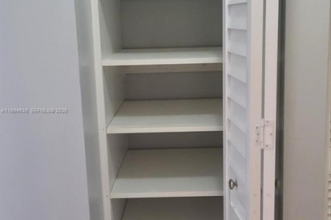 Condominio en alquiler en Coral Springs, Florida, 2 dormitorios, 99.41 m2 № 2056383 - foto 14