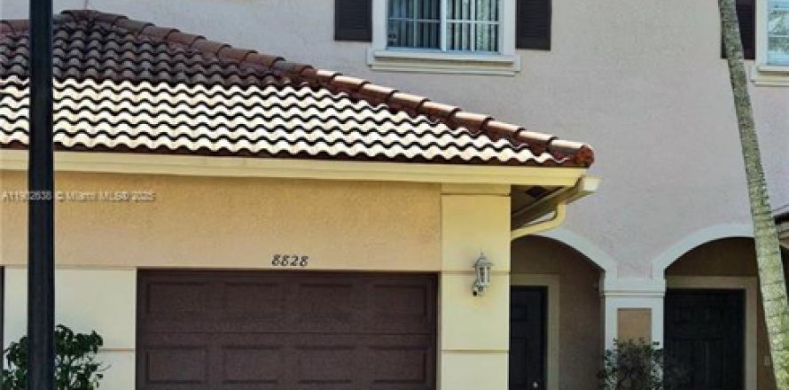 Touwnhouse à Tamarac, Floride 3 chambres, 132.66 m2 № 1953030