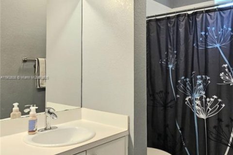 Touwnhouse à vendre à Tamarac, Floride: 3 chambres, 132.66 m2 № 1953030 - photo 14