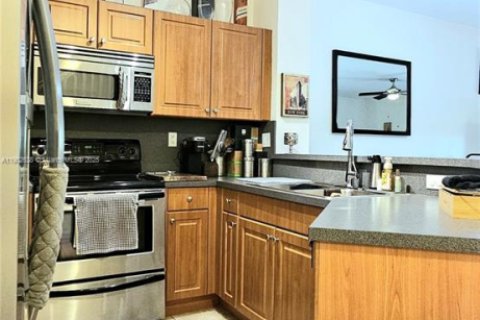 Touwnhouse à vendre à Tamarac, Floride: 3 chambres, 132.66 m2 № 1953030 - photo 6