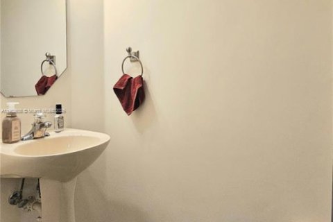 Touwnhouse à vendre à Tamarac, Floride: 3 chambres, 132.66 m2 № 1953030 - photo 7