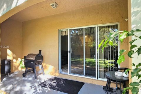 Touwnhouse à vendre à Tamarac, Floride: 3 chambres, 132.66 m2 № 1953030 - photo 19