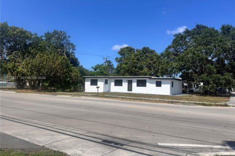 House in Miami Gardens, Florida 4 bedrooms, 124.95 sq.m. № 2256914 - photo 18