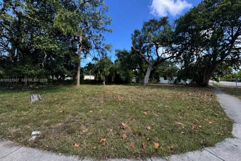 House in Miami Gardens, Florida 4 bedrooms, 124.95 sq.m. № 2256914 - photo 19