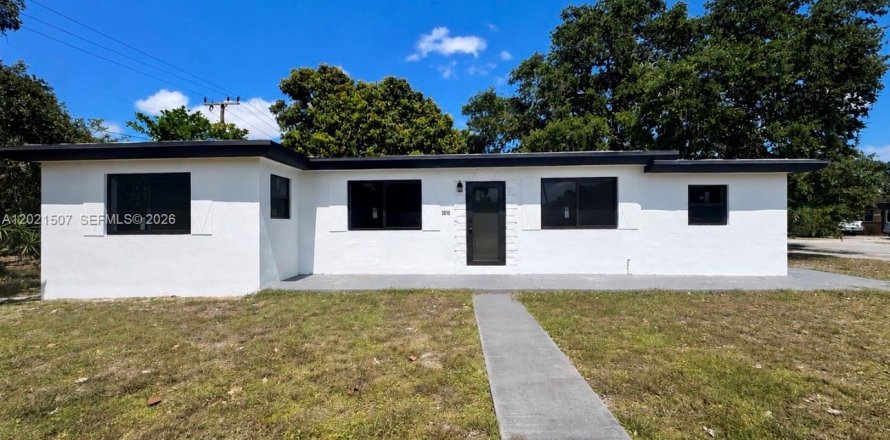 House in Miami Gardens, Florida 4 bedrooms, 124.95 sq.m. № 2256914