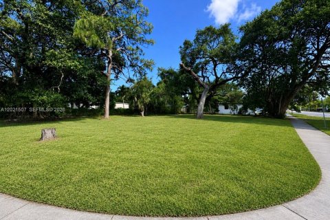 House in Miami Gardens, Florida 4 bedrooms, 124.95 sq.m. № 2256914 - photo 20