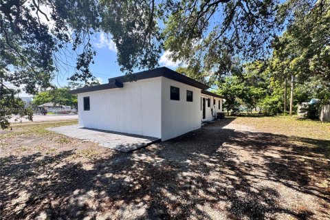 House in Miami Gardens, Florida 4 bedrooms, 124.95 sq.m. № 2256914 - photo 4