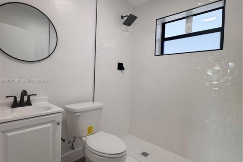 House in Miami Gardens, Florida 4 bedrooms, 124.95 sq.m. № 2256914 - photo 15