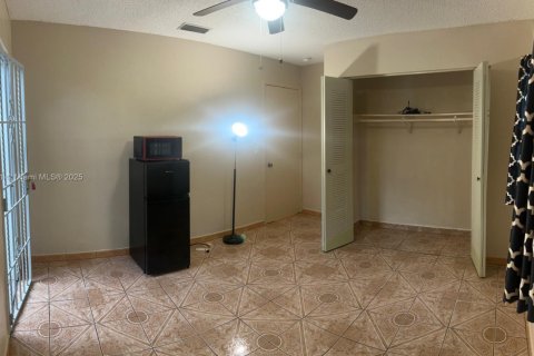 Propiedad comercial en alquiler en Homestead, Florida, 154.31 m2 № 2054912 - foto 3