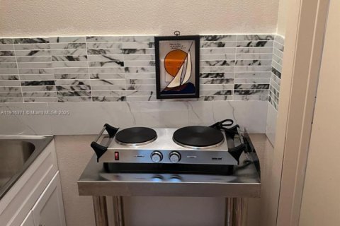 Propiedad comercial en alquiler en Homestead, Florida, 154.31 m2 № 2054912 - foto 8