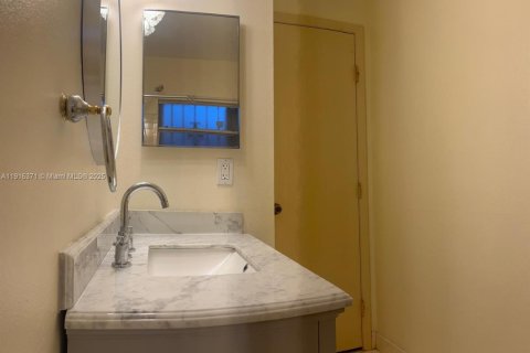 Propiedad comercial en alquiler en Homestead, Florida, 154.31 m2 № 2054912 - foto 13