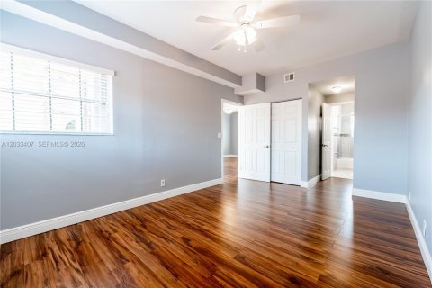 Touwnhouse à louer à Hialeah, Floride: 2 chambres, 122.26 m2 № 2077986 - photo 30