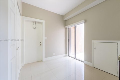 Touwnhouse à louer à Hialeah, Floride: 2 chambres, 122.26 m2 № 2077986 - photo 18