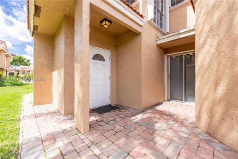 Touwnhouse à louer à Hialeah, Floride: 2 chambres, 122.26 m2 № 2077986 - photo 3