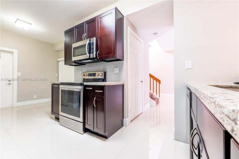Touwnhouse à louer à Hialeah, Floride: 2 chambres, 122.26 m2 № 2077986 - photo 14