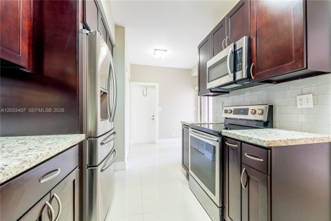 Touwnhouse à louer à Hialeah, Floride: 2 chambres, 122.26 m2 № 2077986 - photo 17