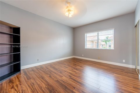 Touwnhouse à louer à Hialeah, Floride: 2 chambres, 122.26 m2 № 2077986 - photo 24