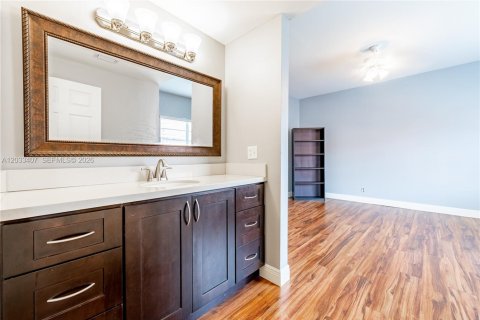 Touwnhouse à louer à Hialeah, Floride: 2 chambres, 122.26 m2 № 2077986 - photo 28