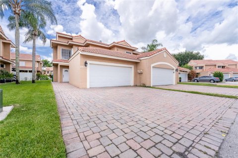 Touwnhouse à louer à Hialeah, Floride: 2 chambres, 122.26 m2 № 2077986 - photo 2
