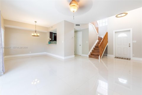 Touwnhouse à louer à Hialeah, Floride: 2 chambres, 122.26 m2 № 2077986 - photo 5