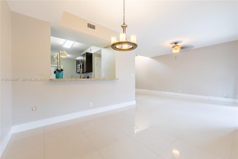 Touwnhouse à louer à Hialeah, Floride: 2 chambres, 122.26 m2 № 2077986 - photo 6