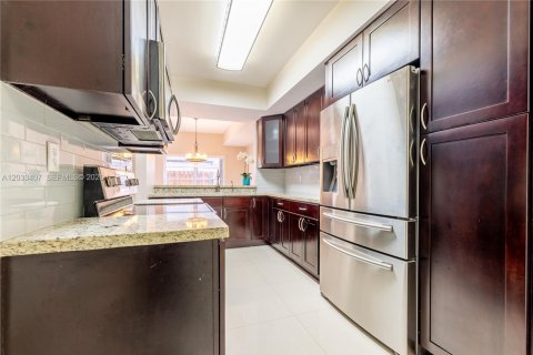 Touwnhouse à louer à Hialeah, Floride: 2 chambres, 122.26 m2 № 2077986 - photo 16