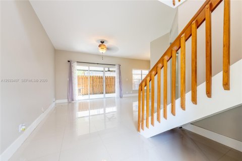 Touwnhouse à louer à Hialeah, Floride: 2 chambres, 122.26 m2 № 2077986 - photo 4