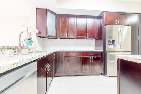 Touwnhouse à louer à Hialeah, Floride: 2 chambres, 122.26 m2 № 2077986 - photo 11