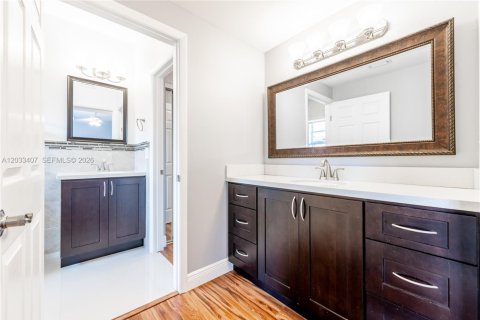 Touwnhouse à louer à Hialeah, Floride: 2 chambres, 122.26 m2 № 2077986 - photo 26