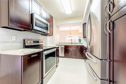 Touwnhouse à louer à Hialeah, Floride: 2 chambres, 122.26 m2 № 2077986 - photo 21