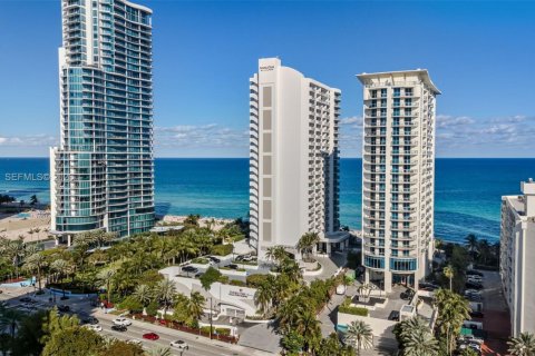 Condo in Sunny Isles Beach, Florida, 2 bedrooms  № 2189274