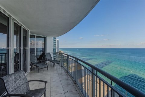 Condo in Sunny Isles Beach, Florida, 2 bedrooms № 2189274 - photo 14