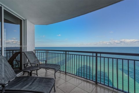 Condo in Sunny Isles Beach, Florida, 2 bedrooms № 2189274 - photo 15