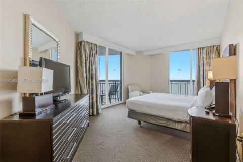 Condo in Sunny Isles Beach, Florida, 2 bedrooms № 2189274 - photo 19