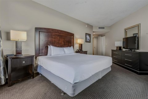 Condo in Sunny Isles Beach, Florida, 2 bedrooms № 2189274 - photo 20