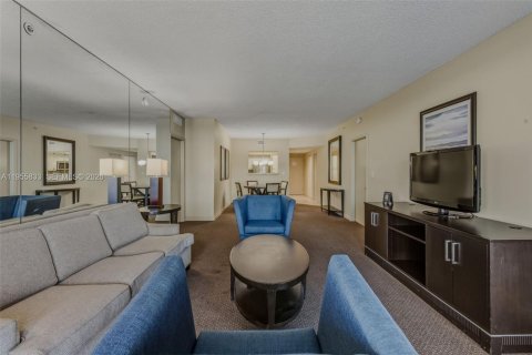 Condo in Sunny Isles Beach, Florida, 2 bedrooms № 2189274 - photo 7