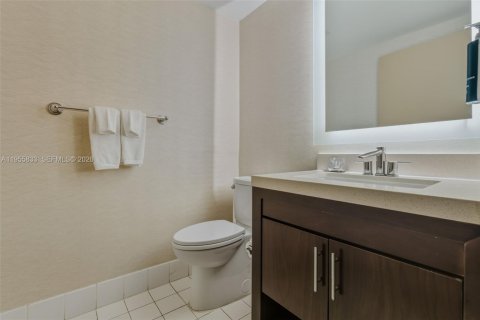 Condo in Sunny Isles Beach, Florida, 2 bedrooms № 2189274 - photo 9