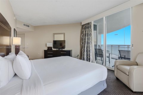 Condo in Sunny Isles Beach, Florida, 2 bedrooms № 2189274 - photo 21