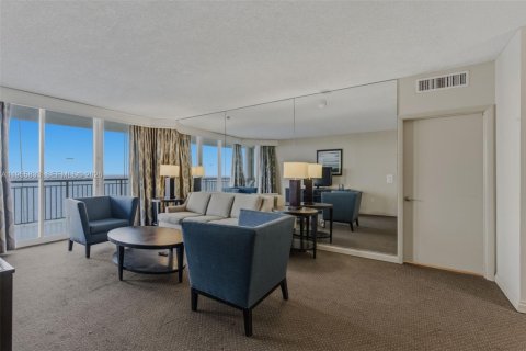 Condo in Sunny Isles Beach, Florida, 2 bedrooms № 2189274 - photo 6
